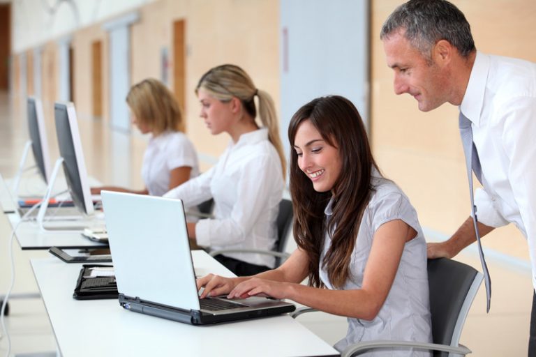 THINGS YOU SHOULD KNOW ABOUT TREATING THE OLD EMPLOYEES Twinkle